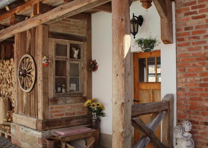 Zur Alten Schmiede Mit Museum Ruestungen