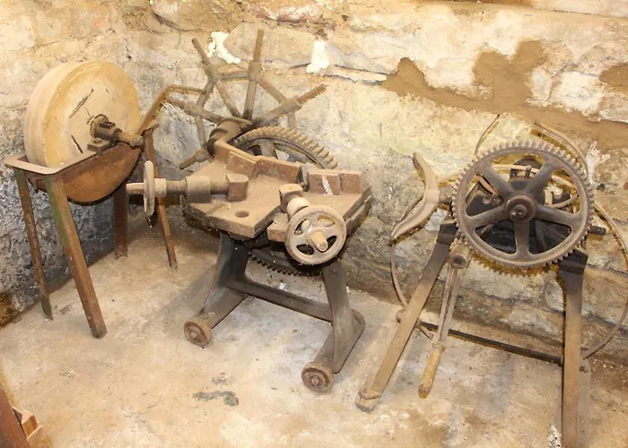 Zur Alten Schmiede Mit Museum * Ruestungen