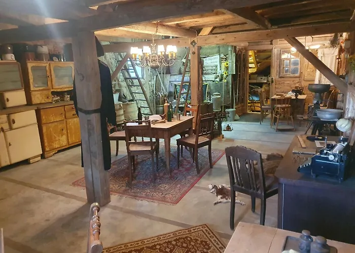 Zur Alten Schmiede Mit Museum Ruestungen